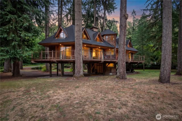 Property photo for 211 Laverne Drive, Kalama photo 2