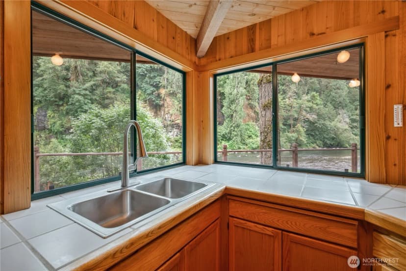 Property photo for 211 Laverne Drive, Kalama photo 12