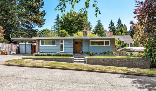 Property photo for 6246 39th Avenue Ne, Seattle photo 2