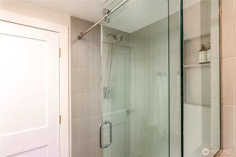 Property photo for 6246 39th Avenue Ne, Seattle photo 15