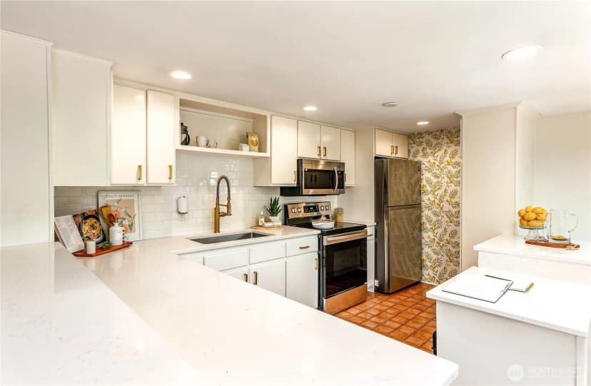 Property photo for 6246 39th Avenue Ne, Seattle photo 12