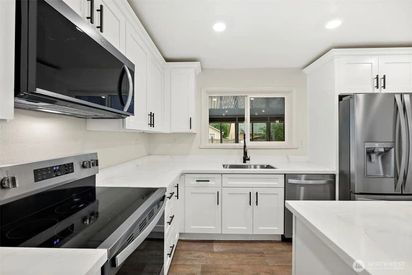 Property photo for 8811 Sw Wildwood Ave, Lakewood photo 7