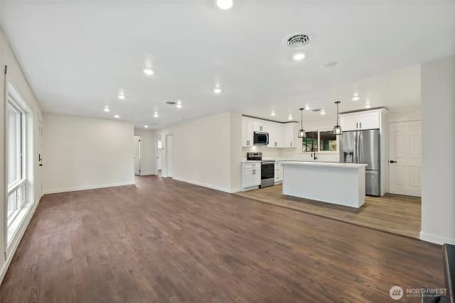 Property photo for 8811 Sw Wildwood Ave, Lakewood photo 5