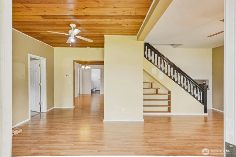 Property photo for 902 Nooksack Avenue, Nooksack photo 3