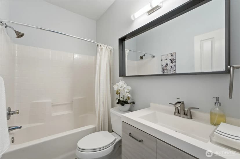 Property photo for 1403 240th Way Se, Sammamish photo 9