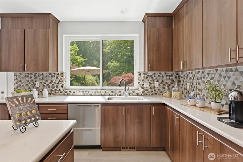 Property photo for 1403 240th Way Se, Sammamish photo 16