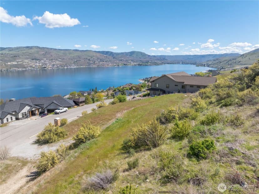 Property photo for 306 Clos Chevalle Road, Chelan photo 2