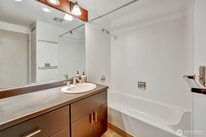 Property photo for 211 Summit Avenue E #n305, Seattle photo 17