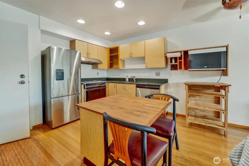Property photo for 211 Summit Avenue E #n305, Seattle photo 6