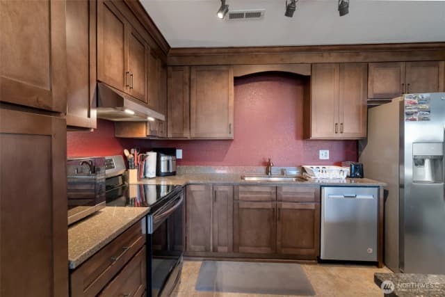 Property photo for 651 Se Bayshore Drive #b304, Oak Harbor photo 5