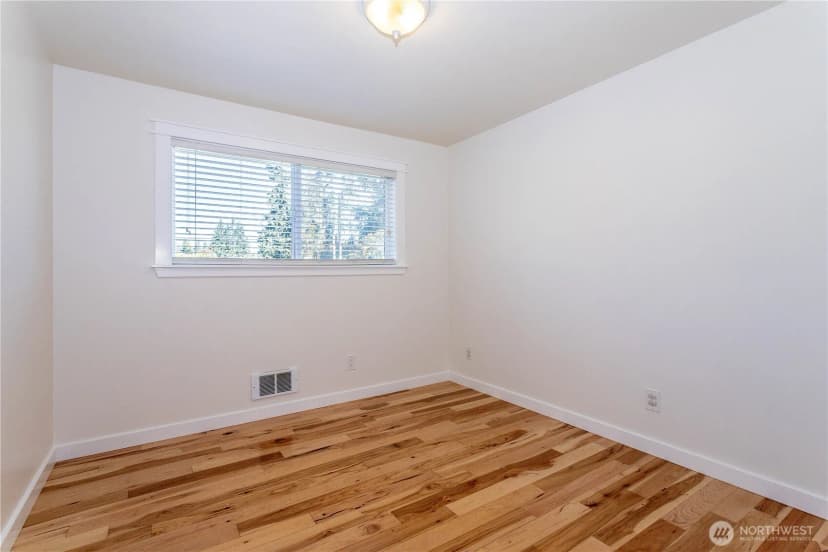 Property photo for 3905 Ne 6th Street, Renton photo 10