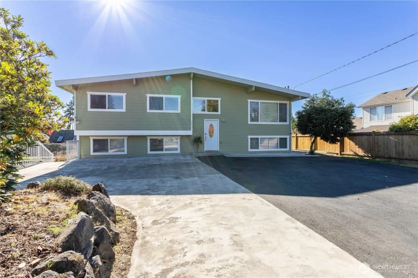 Property photo for 3905 Ne 6th Street, Renton