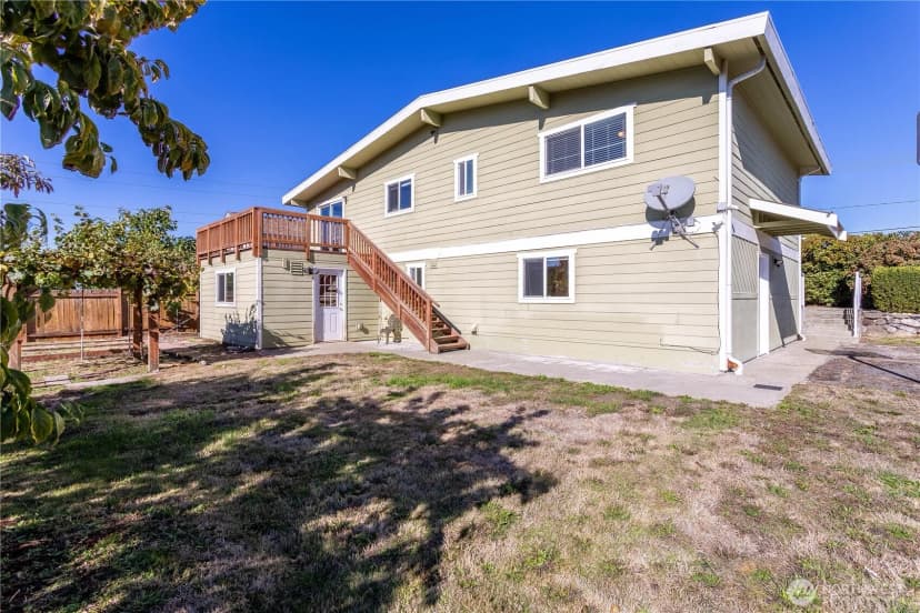 Property photo for 3905 Ne 6th Street, Renton photo 29