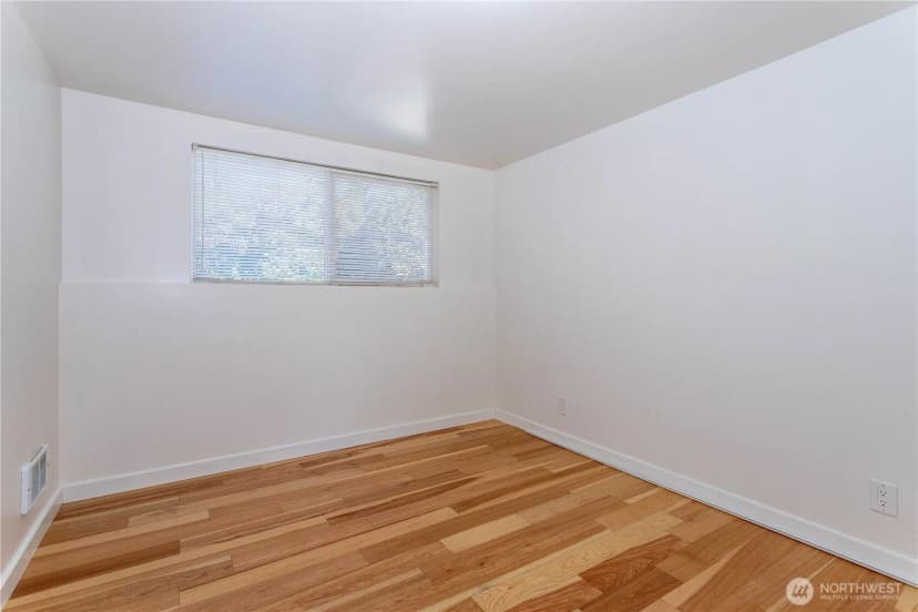Property photo for 3905 Ne 6th Street, Renton photo 18