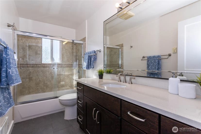 Property photo for 3905 Ne 6th Street, Renton photo 12