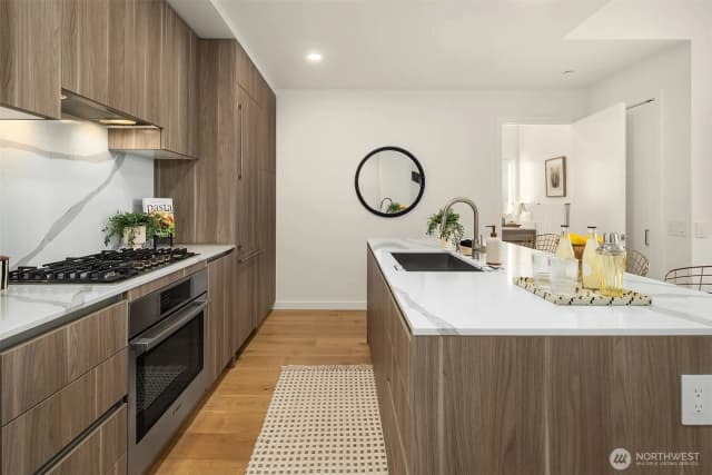 Property photo for 10232 Ne 10th Street #708, Bellevue photo 3