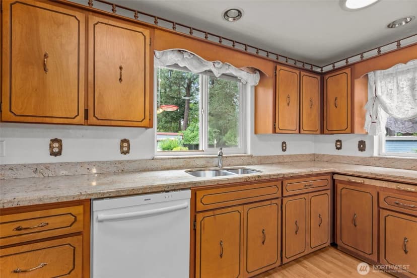 Property photo for 6353 School Street Sw, Lakewood photo 10