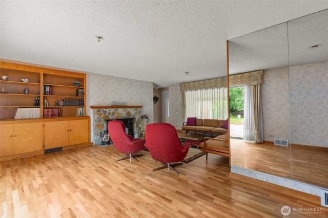 Property photo for 6353 School Street Sw, Lakewood photo 5