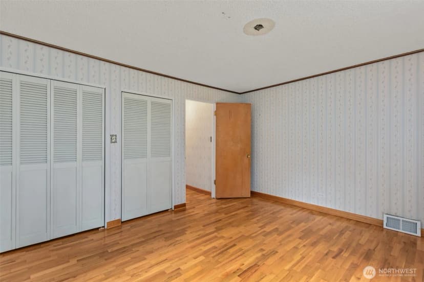 Property photo for 6353 School Street Sw, Lakewood photo 19