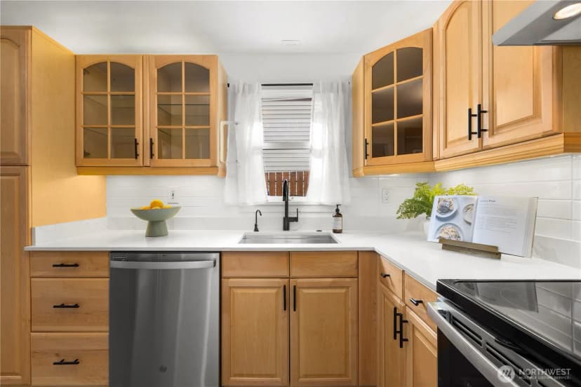 Property photo for 14052 Midvale Avenue N, Seattle photo 14