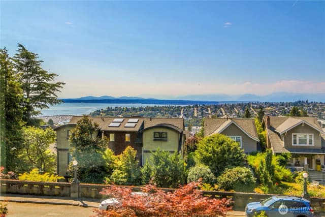 Property photo for 1942 7th Avenue W, Seattle photo 2