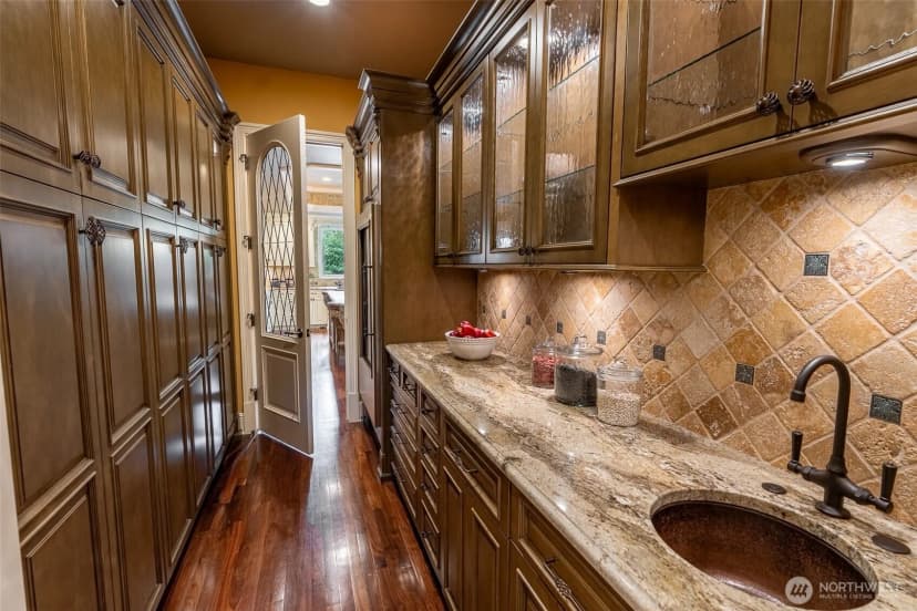 Property photo for 8638 Ne 19th Place, Clyde Hill photo 12