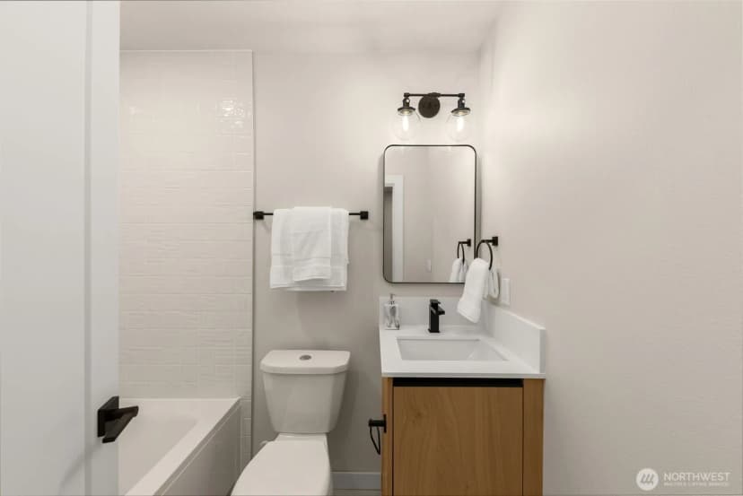 Property photo for 1127 C 10th Avenue E, Seattle photo 21