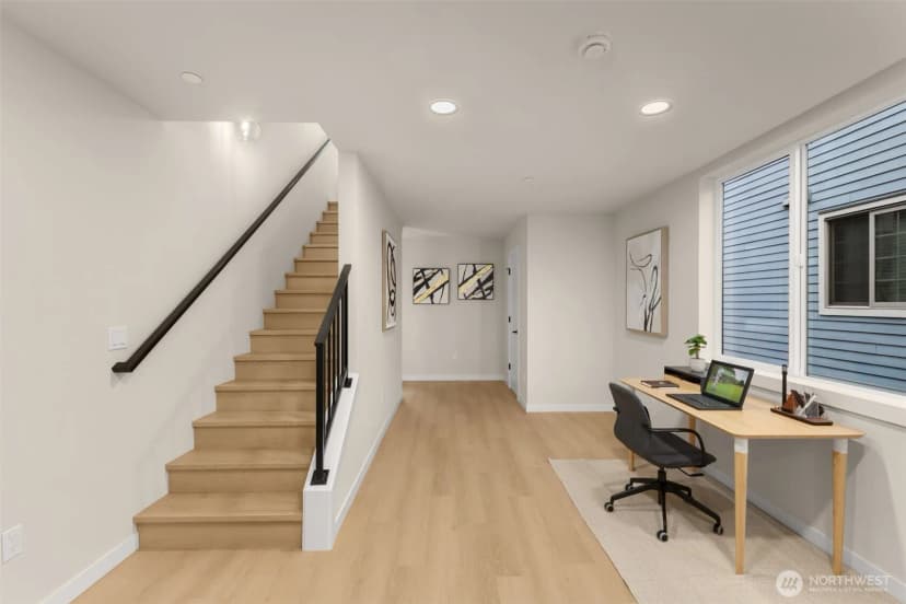 Property photo for 1127 C 10th Avenue E, Seattle photo 2
