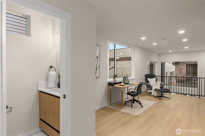 Property photo for 1127 C 10th Avenue E, Seattle photo 5