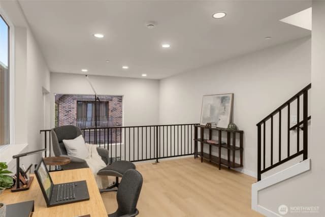 Property photo for 1127 C 10th Avenue E, Seattle photo 3