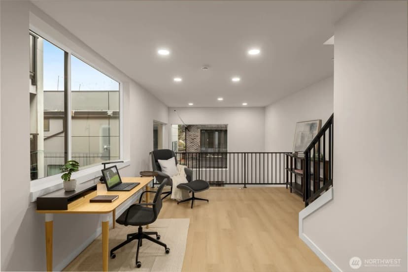 Property photo for 1127 C 10th Avenue E, Seattle photo 6