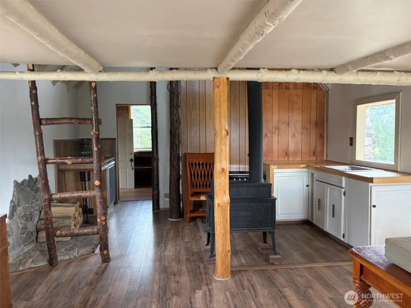 Property photo for 184 N Lambert Lane, Republic photo 11