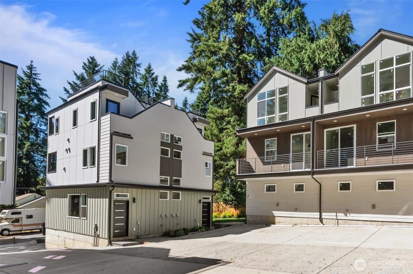 Property photo for 10750 Interlake Avenue N, Seattle photo 15