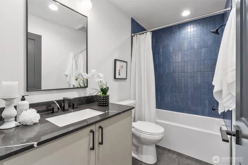 Property photo for 10750 Interlake Avenue N, Seattle photo 9