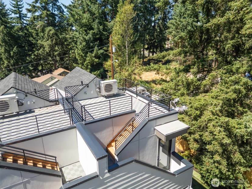 Property photo for 10750 Interlake Avenue N, Seattle photo 13