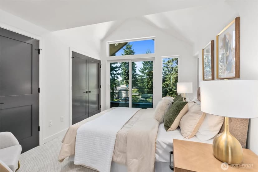 Property photo for 10750 Interlake Avenue N, Seattle photo 10