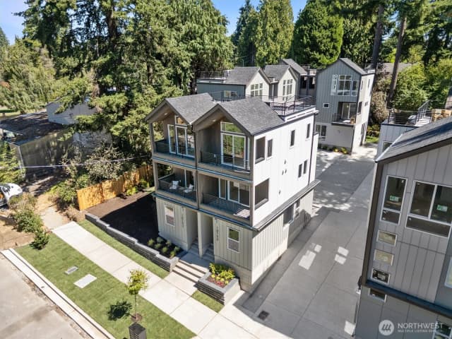 Property photo for 10750 Interlake Avenue N, Seattle photo 2