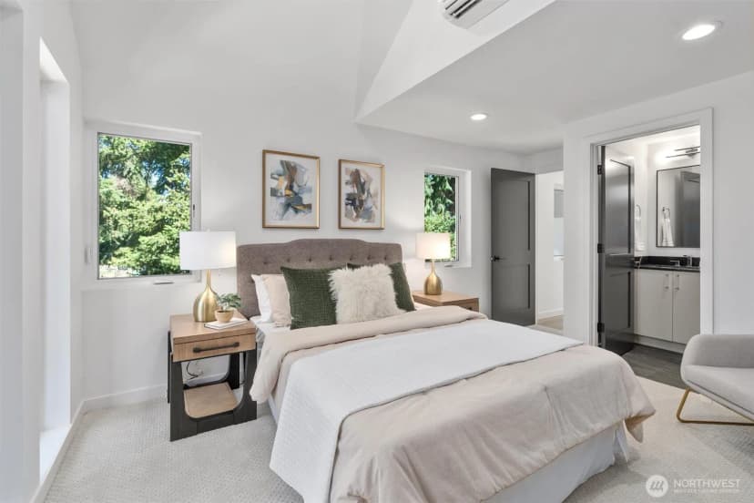 Property photo for 10750 Interlake Avenue N, Seattle photo 11