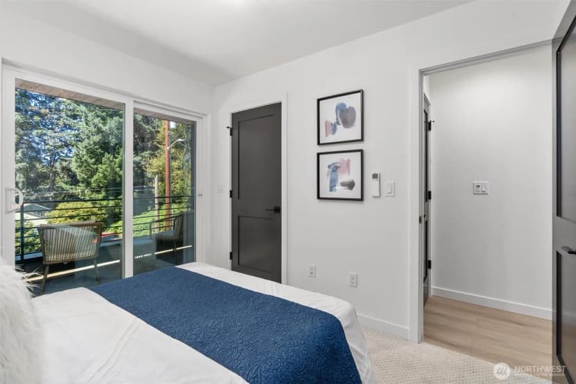 Property photo for 10750 Interlake Avenue N, Seattle photo 8