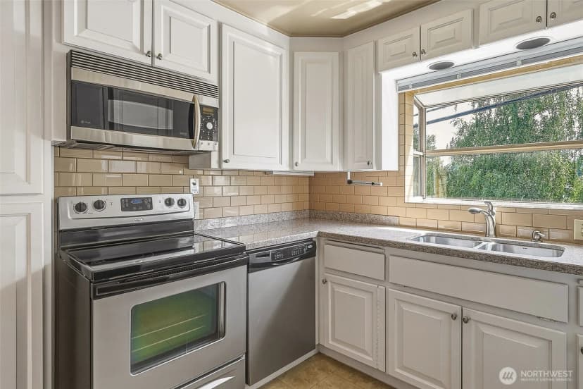 Property photo for 3242 36th Avenue W, Seattle photo 20