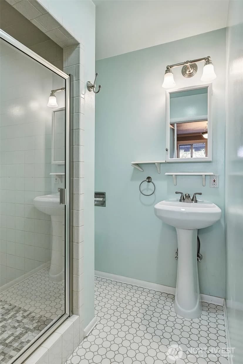 Property photo for 3242 36th Avenue W, Seattle photo 33