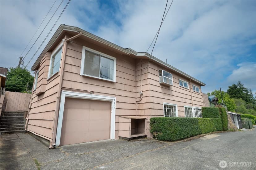 Property photo for 3242 36th Avenue W, Seattle photo 8