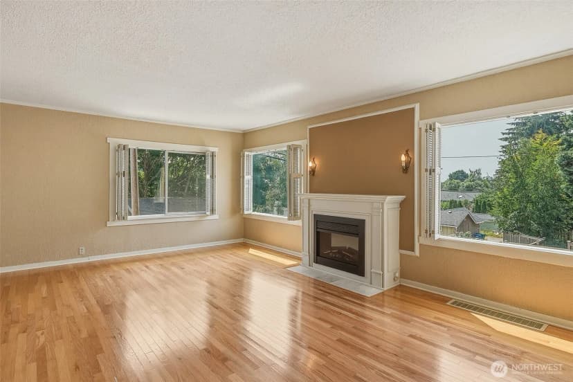 Property photo for 3242 36th Avenue W, Seattle photo 11