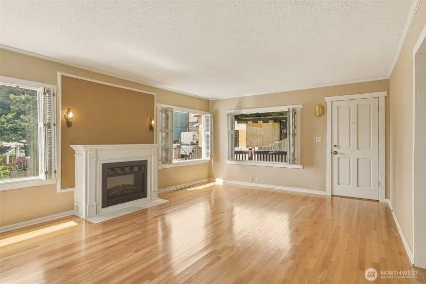 Property photo for 3242 36th Avenue W, Seattle photo 13