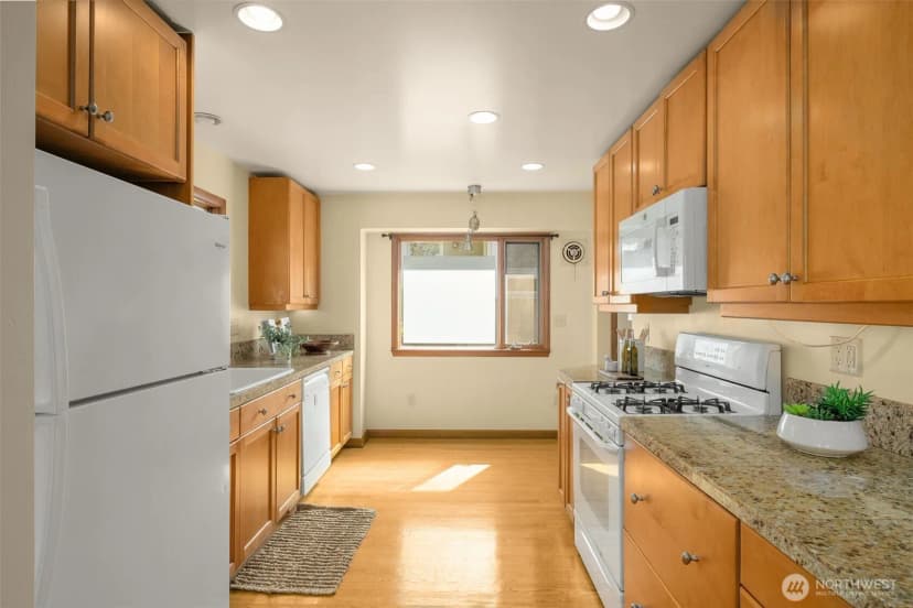 Property photo for 4333 32nd Avenue W, Seattle photo 9