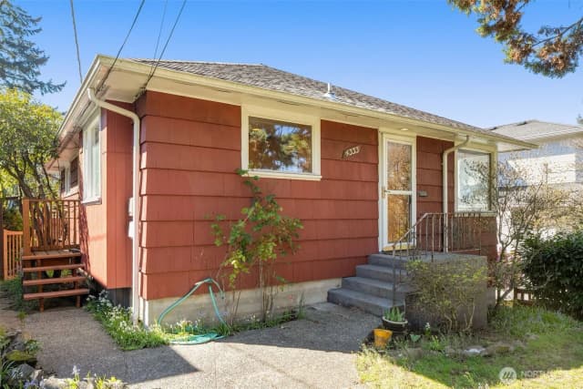 Property photo for 4333 32nd Avenue W, Seattle photo 2
