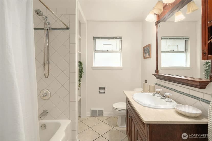Property photo for 4333 32nd Avenue W, Seattle photo 16