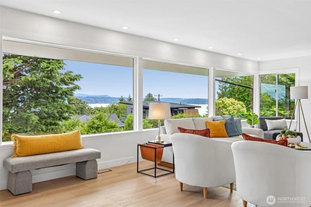 Property photo for 1318 Lake Washington Boulevard S, Seattle photo 4
