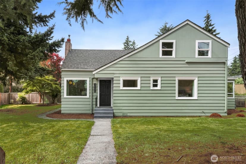 Property photo for 3006 Ne 133rd Street, Seattle photo 2