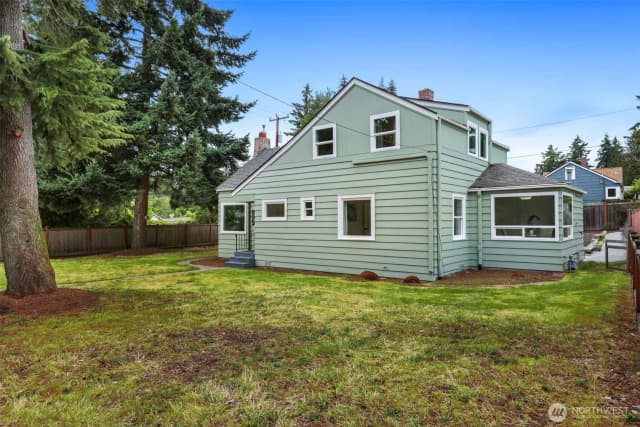 Property photo for 3006 Ne 133rd Street, Seattle photo 4
